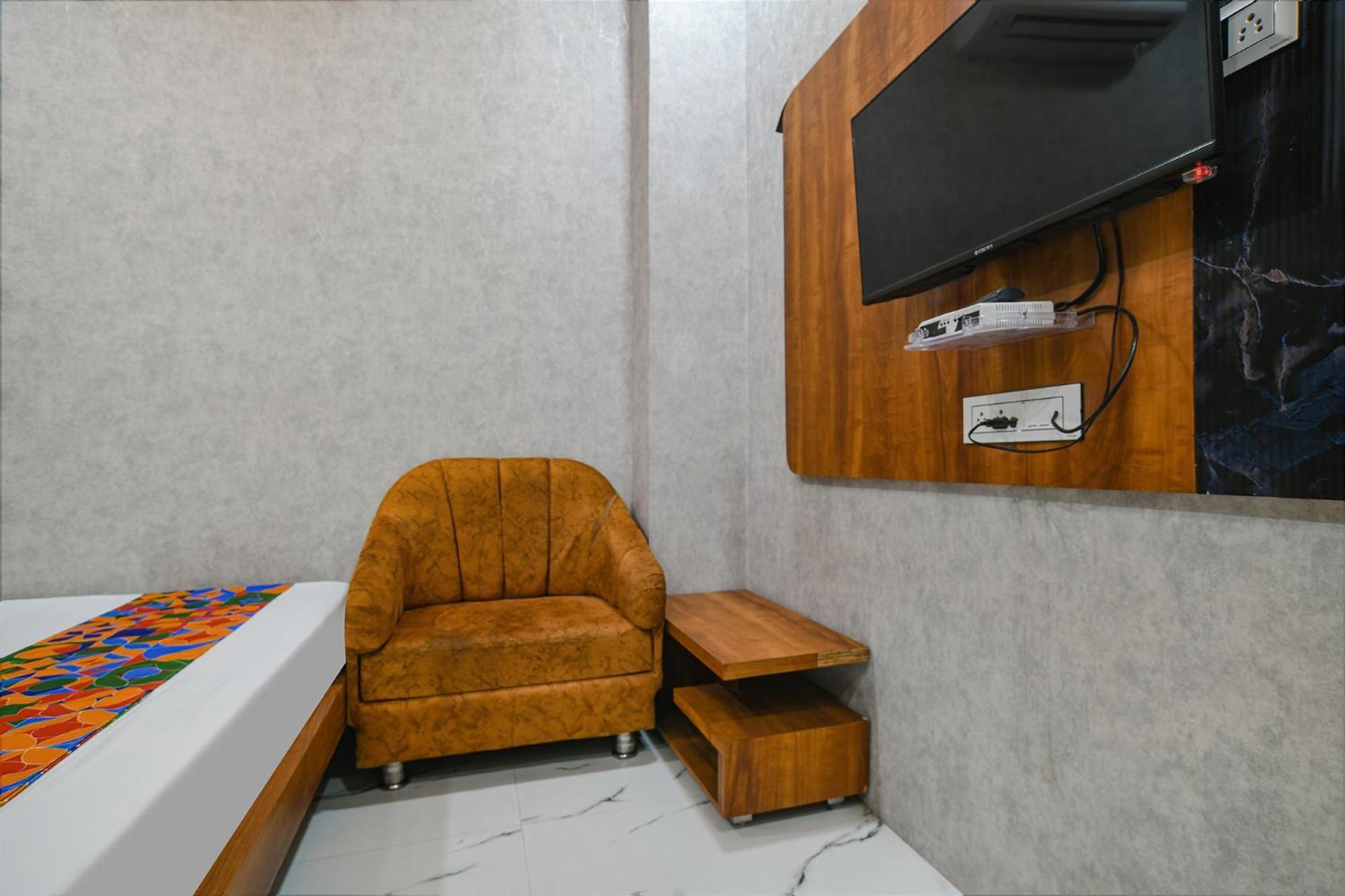 Fabexpress Orbit Hotell Ujjain Eksteriør bilde
