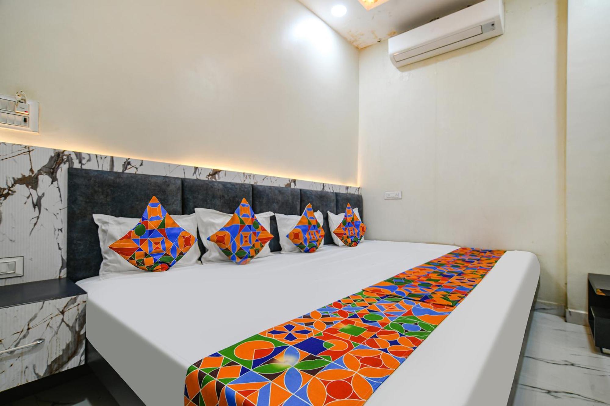 Fabexpress Orbit Hotell Ujjain Eksteriør bilde